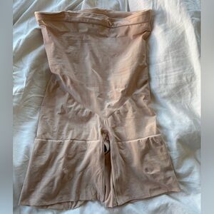 Spanx High Waisted Shapewear Shorts Tummy Control Plus Size 1X NWOT beige